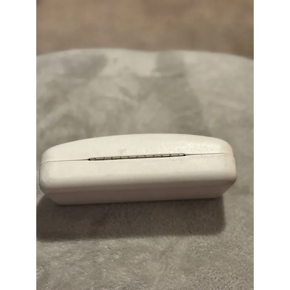 Genuine Calvin Klein White Hardshell Clamshell Eyeglass / Sunglass Case